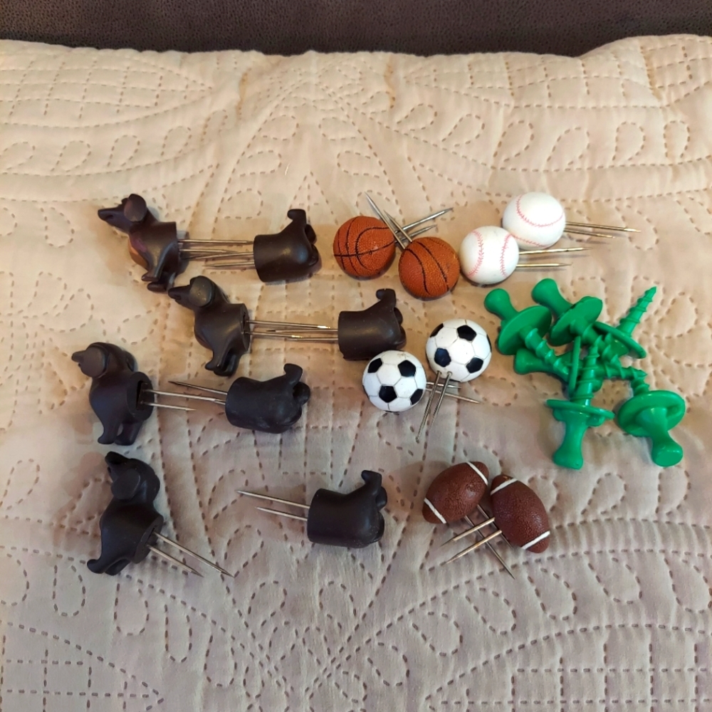 11 corn holders balls dogs golf pegs